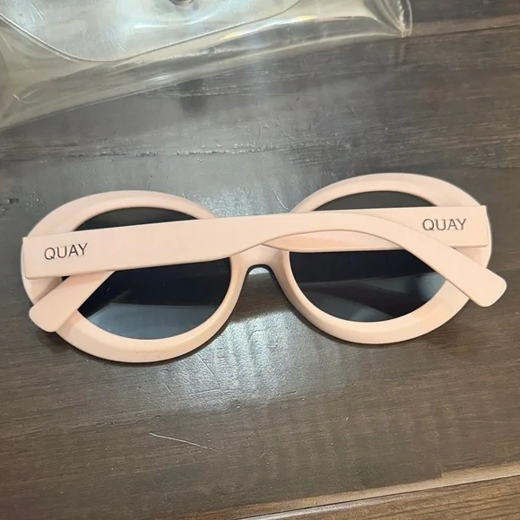 Quay Sunglasses Pink Round Mirror - Picture 8 of 8